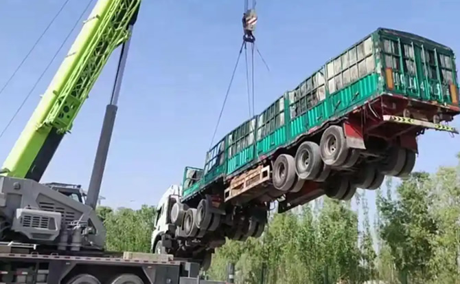细河区道路脱困救援案例